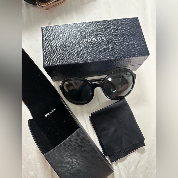Sunglasses 🕶️ - Picture 1 of 6